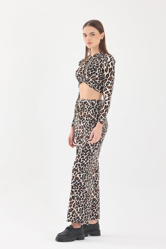ÖN BURGULU LEOPAR CROP