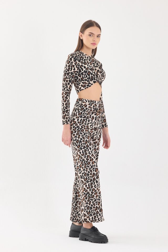 ÖN BURGULU LEOPAR CROP