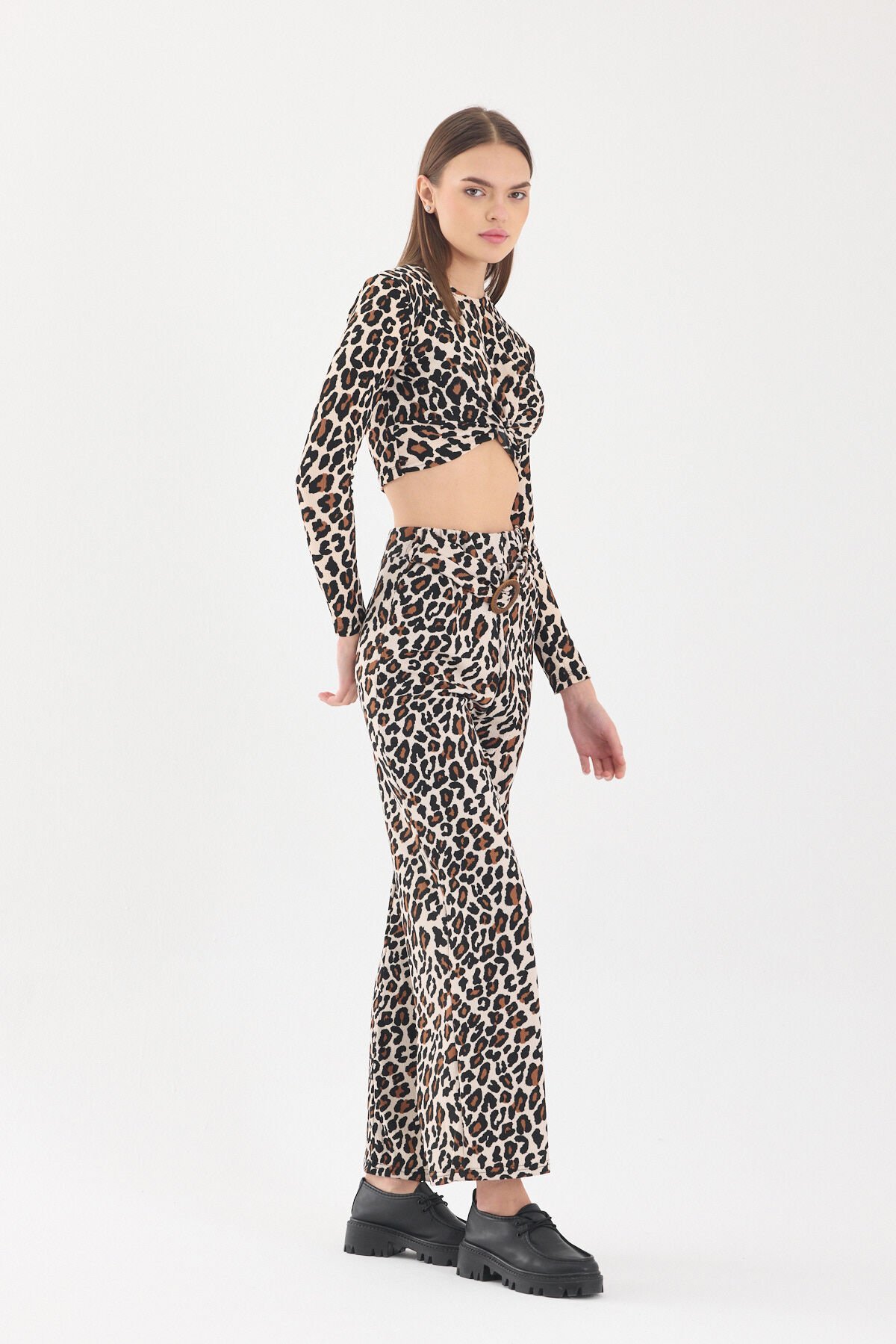 LEOPAR DESENLİ KEMER DETAYLI PANTOLON